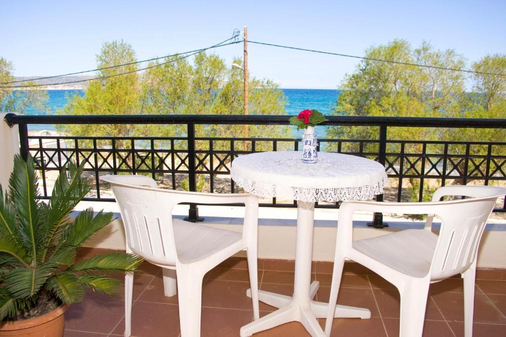 Garifalo Apartments Каливес Екстериор снимка